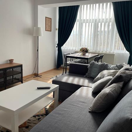 Apartament Cina Husi Bagian luar foto