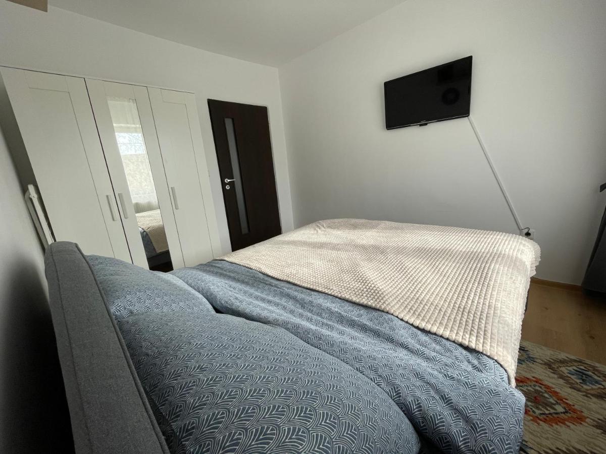 Apartament Cina Husi Bagian luar foto
