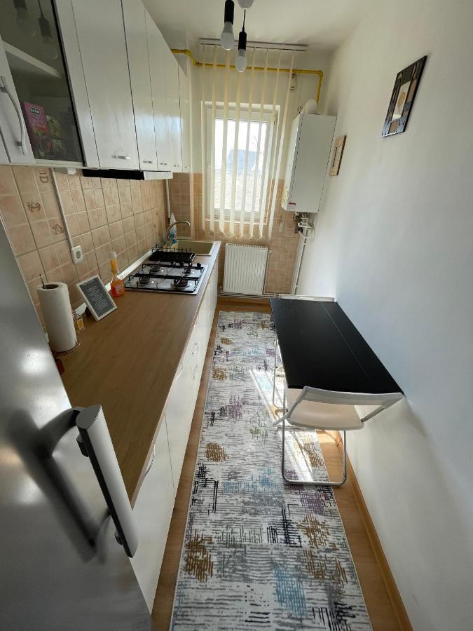 Apartament Cina Husi Bagian luar foto