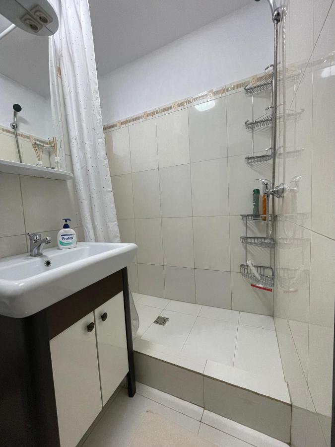 Apartament Cina Husi Bagian luar foto