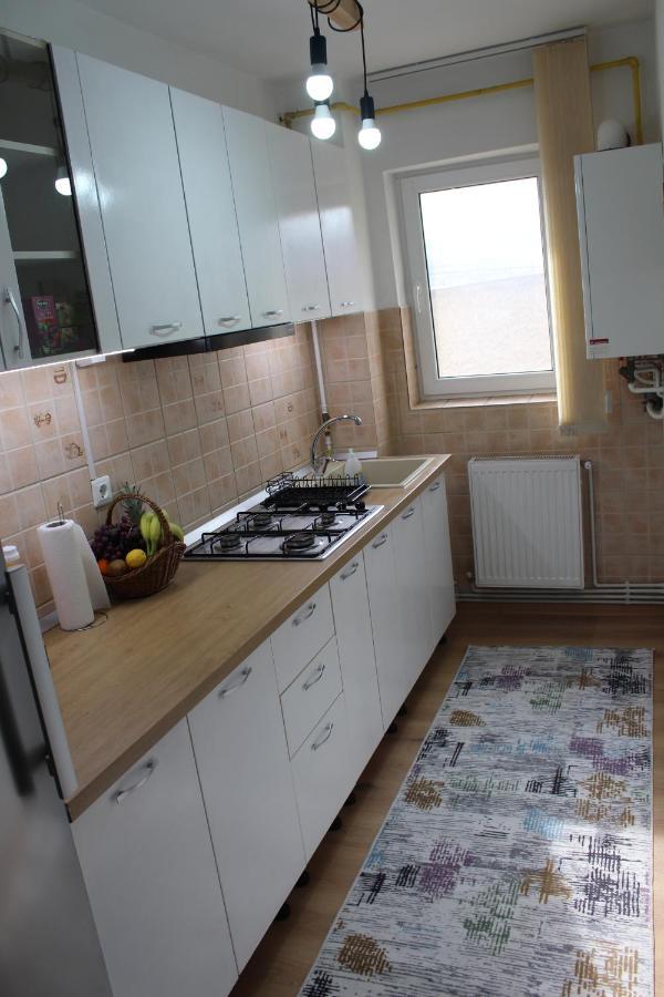 Apartament Cina Husi Bagian luar foto