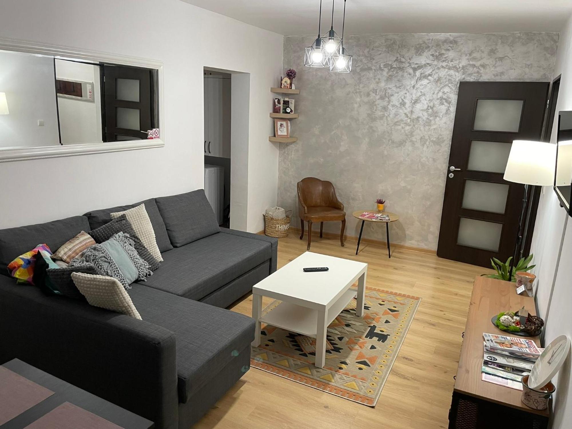 Apartament Cina Husi Bagian luar foto