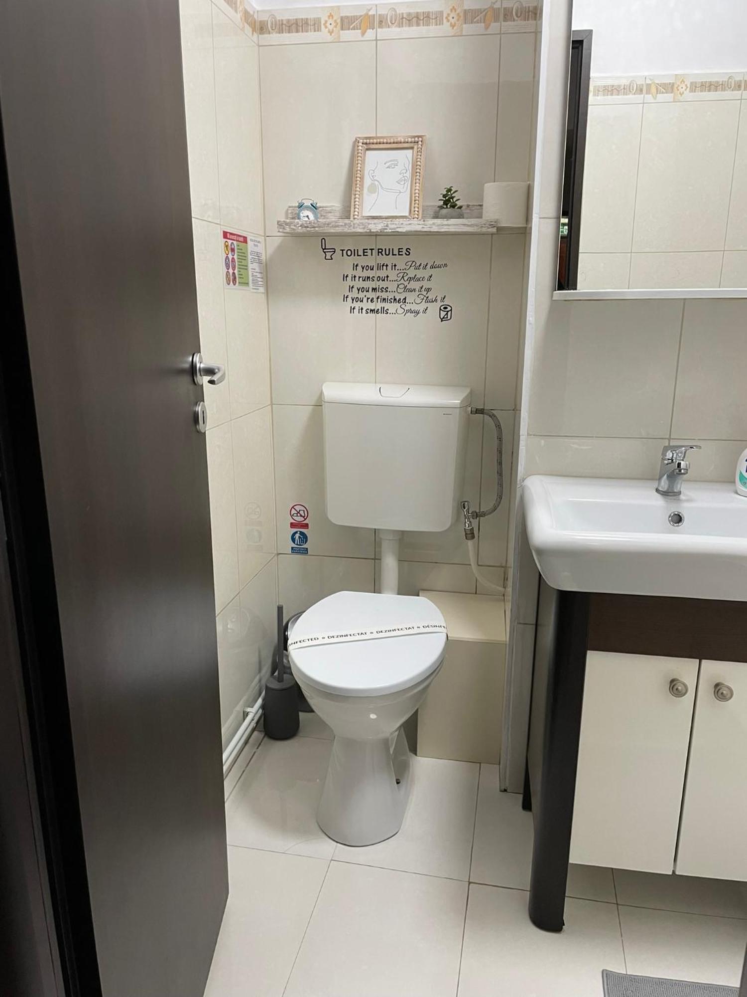 Apartament Cina Husi Bagian luar foto