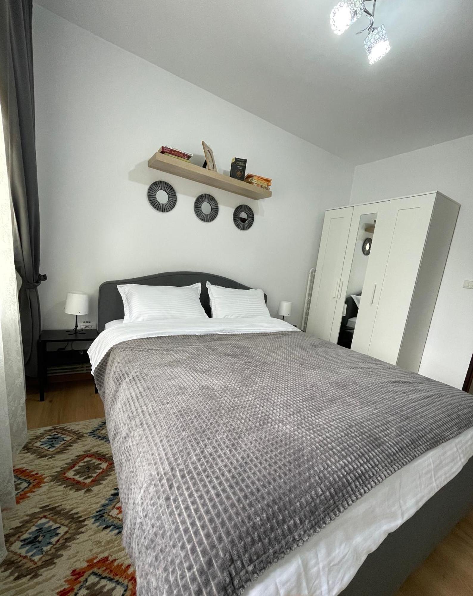 Apartament Cina Husi Bagian luar foto